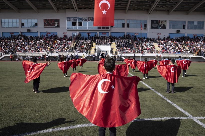 Türkiye iliklerine kadar Cumhuriyet'i kutluyor! Nereye baksan kırmızı-beyaz! 🤍❤️Meydanlarda 7'den 70'e 100. yıl coşkusu - Resim: 449