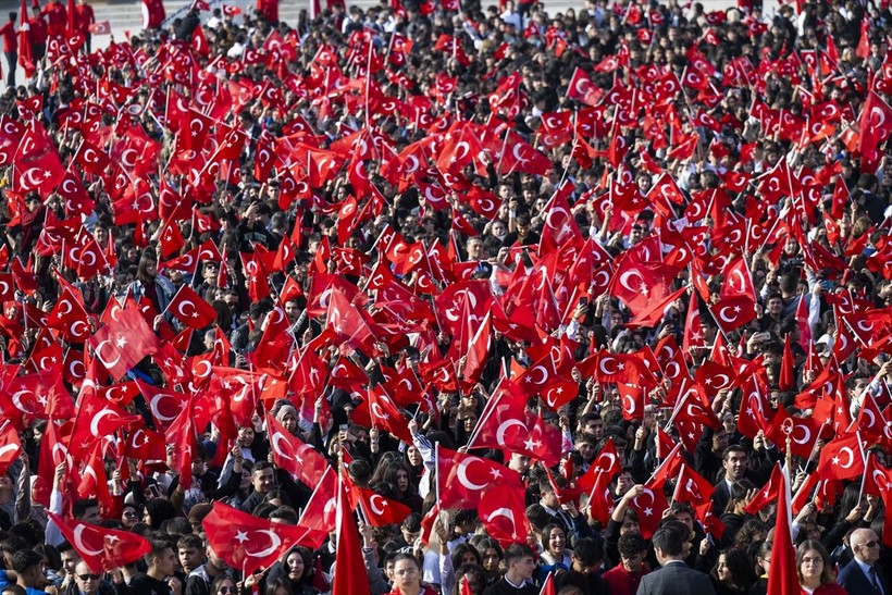 Türkiye iliklerine kadar Cumhuriyet'i kutluyor! Nereye baksan kırmızı-beyaz! 🤍❤️Meydanlarda 7'den 70'e 100. yıl coşkusu - Resim: 453