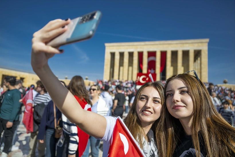 100. Yıl Kutlamaları nedeniyle Anıtkabir'de dün ziyaretçi rekoru kırıldı - Resim: 9