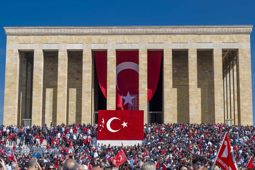 100. Yıl Kutlamaları nedeniyle Anıtkabir'de dün ziyaretçi rekoru kırıldı - Resim: 10