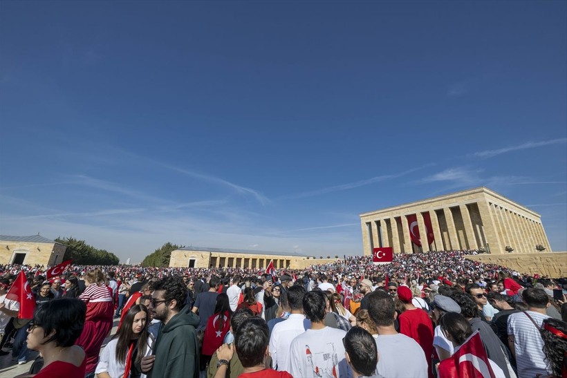 100. Yıl Kutlamaları nedeniyle Anıtkabir'de dün ziyaretçi rekoru kırıldı - Resim: 17