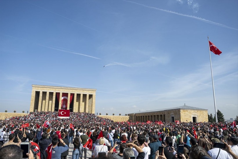 100. Yıl Kutlamaları nedeniyle Anıtkabir'de dün ziyaretçi rekoru kırıldı - Resim: 20