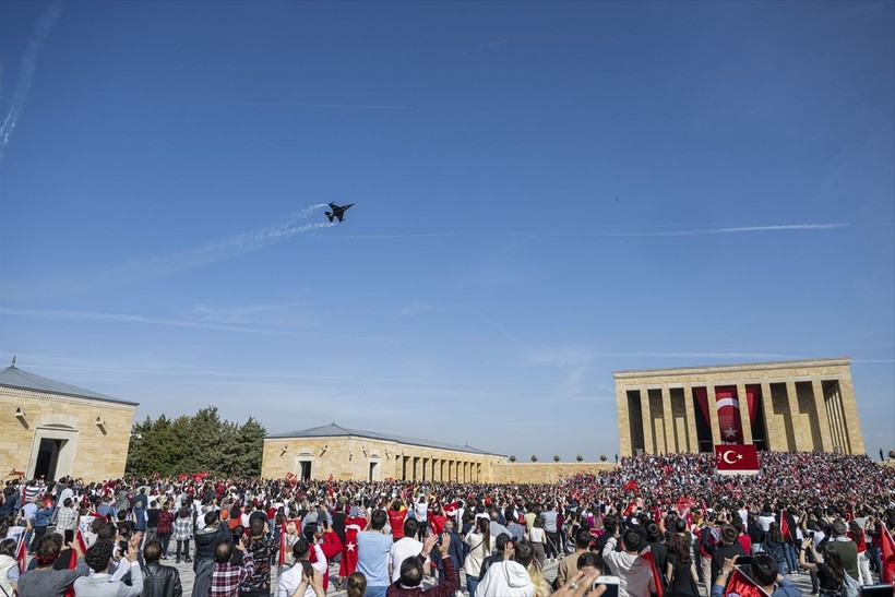 100. Yıl Kutlamaları nedeniyle Anıtkabir'de dün ziyaretçi rekoru kırıldı - Resim: 32