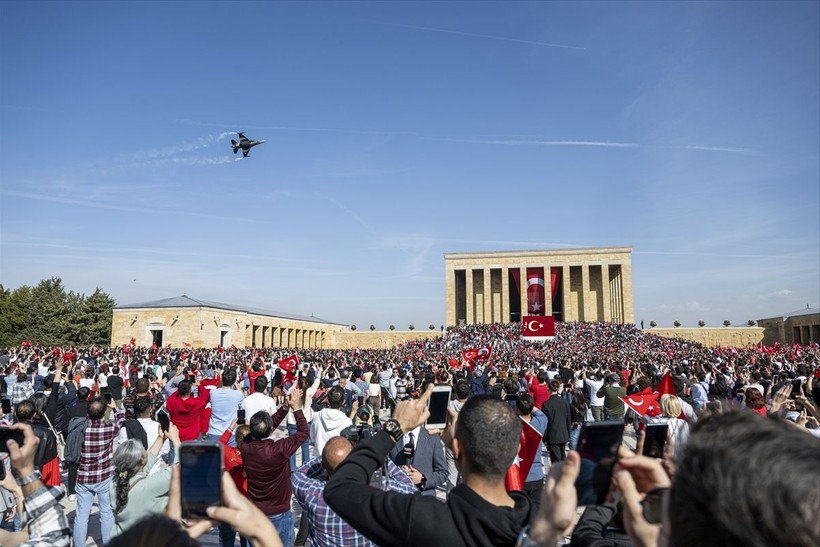 100. Yıl Kutlamaları nedeniyle Anıtkabir'de dün ziyaretçi rekoru kırıldı - Resim: 33