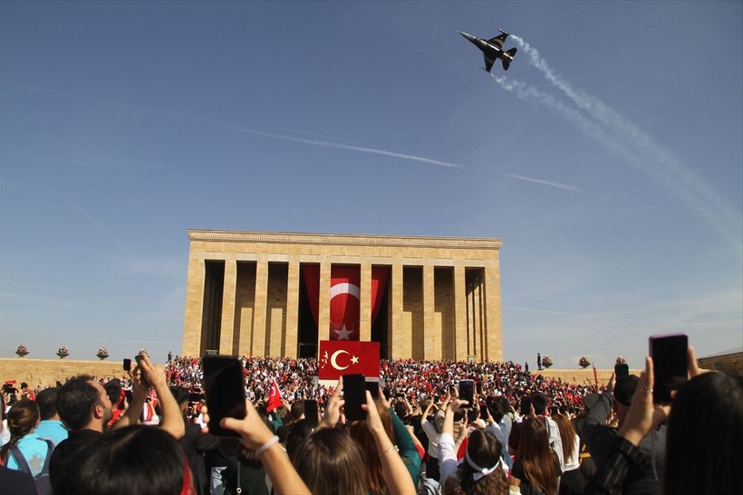 100. Yıl Kutlamaları nedeniyle Anıtkabir'de dün ziyaretçi rekoru kırıldı - Resim: 47
