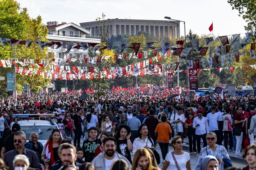 100. Yıl Kutlamaları nedeniyle Anıtkabir'de dün ziyaretçi rekoru kırıldı - Resim: 83