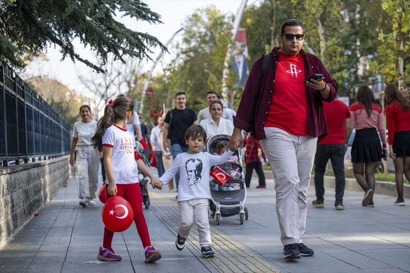 100. Yıl Kutlamaları nedeniyle Anıtkabir'de dün ziyaretçi rekoru kırıldı - Resim: 85