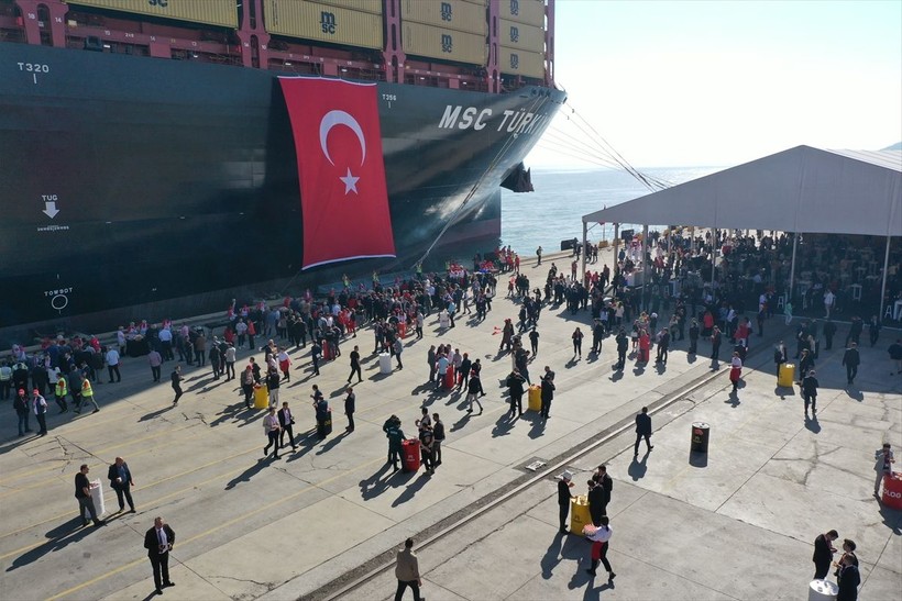 Dünyanın en büyük konteyner gemisi 'MSC Türkiye' Tekirdağ'da - Resim: 2