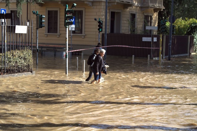 İtalya'da aşırı yağışlar Milano'da su baskınlarına neden oldu - Resim: 10