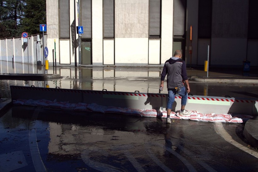 İtalya'da aşırı yağışlar Milano'da su baskınlarına neden oldu - Resim: 3