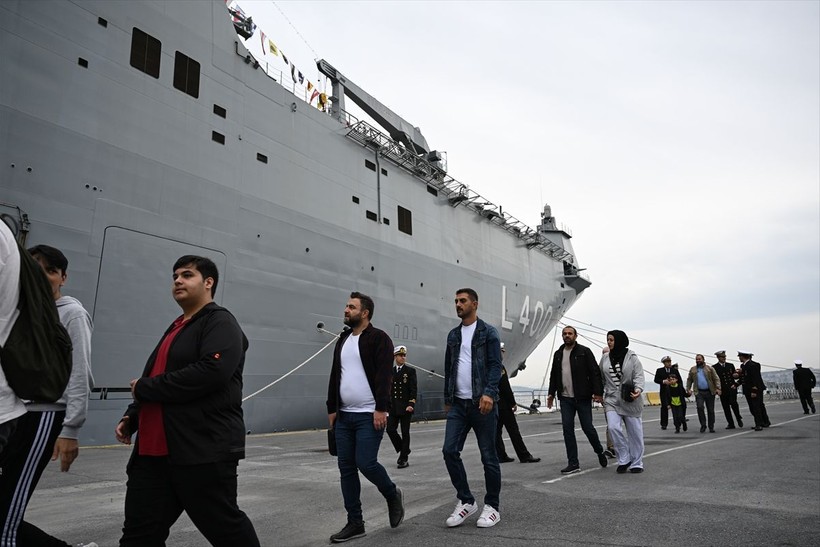Sarayburnu Limanı'na demirleyen TCG Anadolu gemisi yarın saat 18.00'e kadar ziyaret edilebilecek - Resim: 6