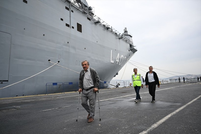 Sarayburnu Limanı'na demirleyen TCG Anadolu gemisi yarın saat 18.00'e kadar ziyaret edilebilecek - Resim: 14