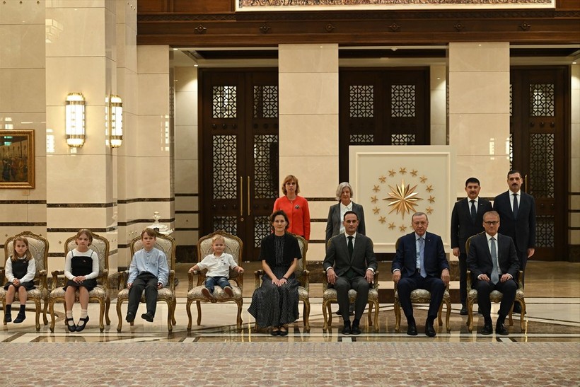 Cumhurbaşkanı Erdoğan Slovenya Büyükelçisi Rencelj'in çocuklarının elini öptü - Resim: 10