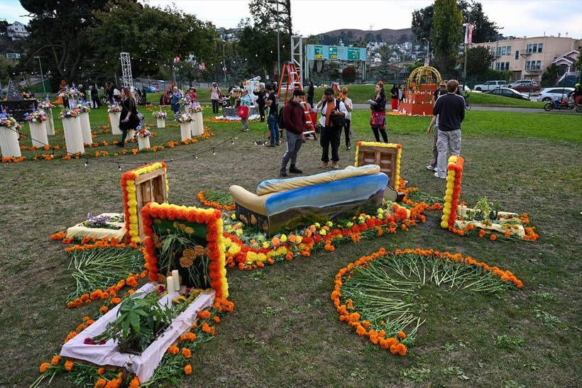 San Francisco'da kutlanan 'Ölüler Günü' renkli görüntüler oluşturdu - Resim: 24