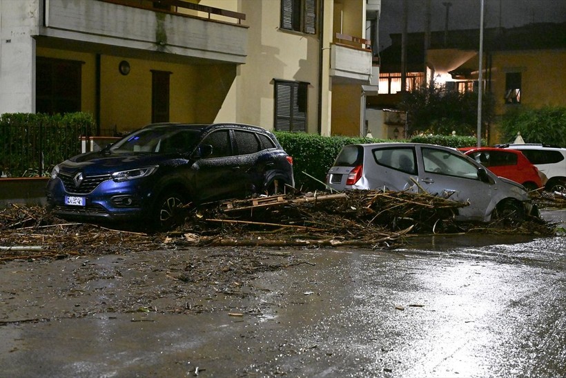 İtalya'da sağanak yağış can aldı! 3 ölü 7 kayıp - Resim: 17