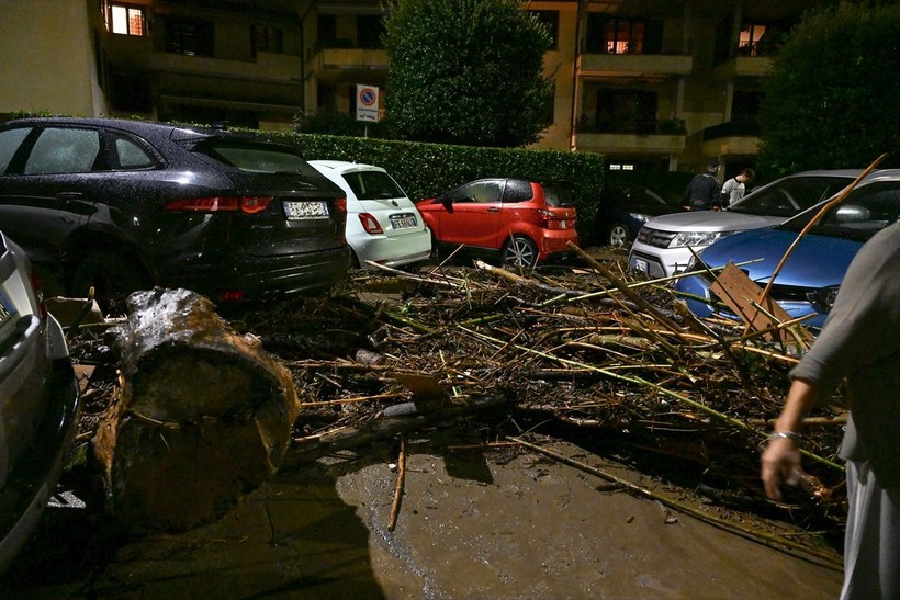 İtalya'da sağanak yağış can aldı! 3 ölü 7 kayıp - Resim: 19