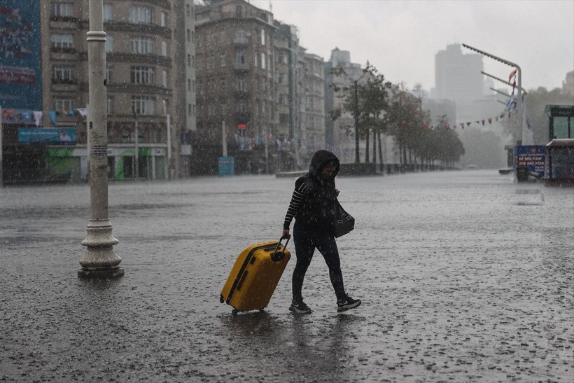 Meteoroloji beklenen uyarıyı verdi! İstanbul'da sıcaklıklar düşüyor, yağmur yurda geri dönüyor! 5 günlük hava durumu - Resim: 2