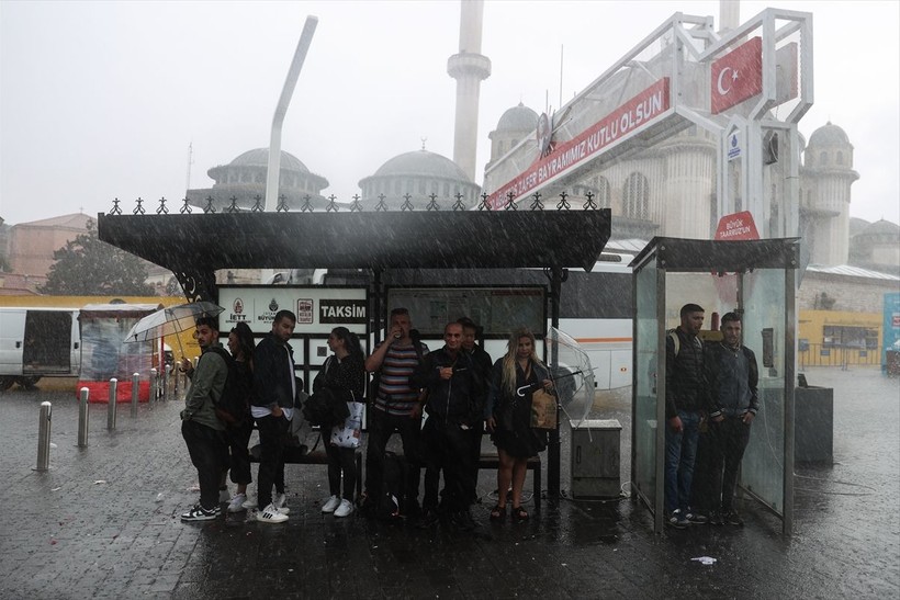Meteoroloji beklenen uyarıyı verdi! İstanbul'da sıcaklıklar düşüyor, yağmur yurda geri dönüyor! 5 günlük hava durumu - Resim: 4