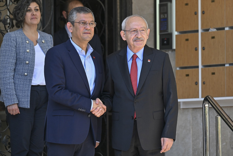 Özgür Özel, devir teslim öncesi Kemal Kılıçdaroğlu'nu evinde ziyaret etti herkesin aklına mutfak geldi - Resim : 2