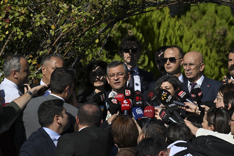 Özgür Özel, devir teslim öncesi Kemal Kılıçdaroğlu'nu evinde ziyaret etti herkesin aklına mutfak geldi - Resim : 3