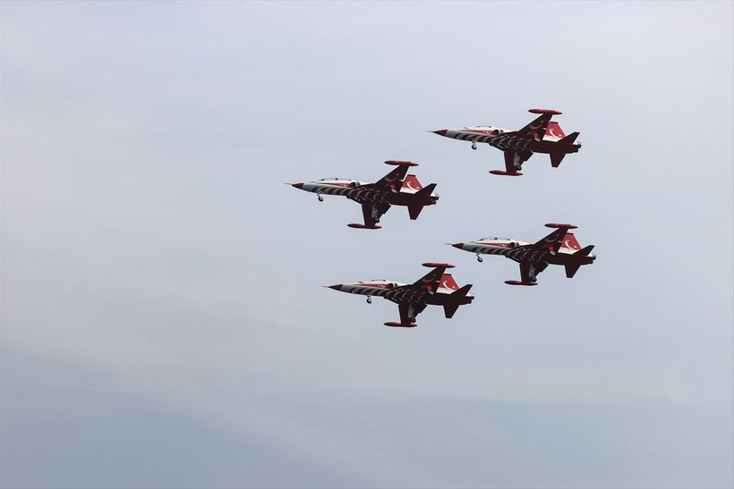 Türk yıldızları Ata'ya saygı için uçtu - Resim: 12