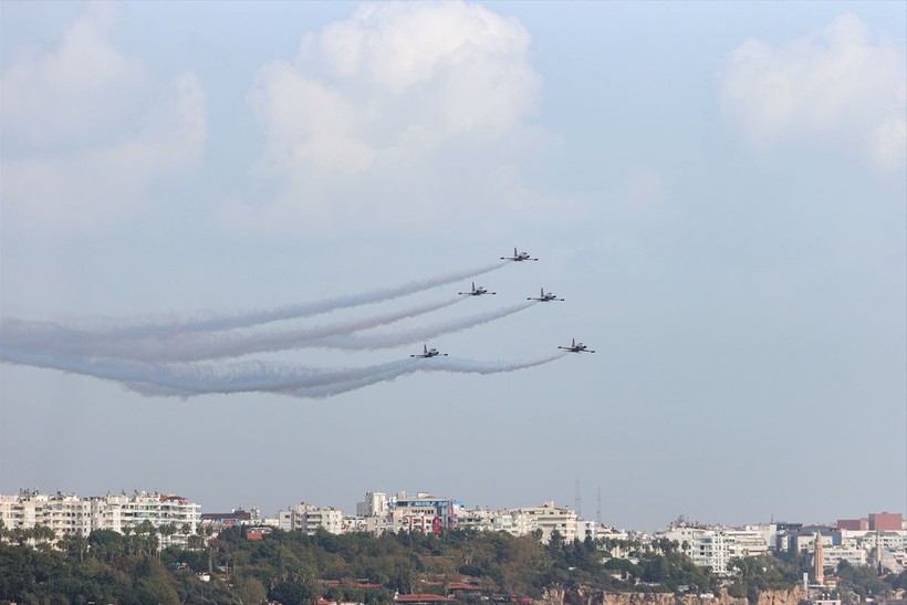 Türk yıldızları Ata'ya saygı için uçtu - Resim: 14