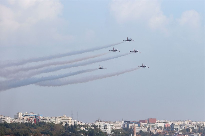 Türk yıldızları Ata'ya saygı için uçtu - Resim: 15