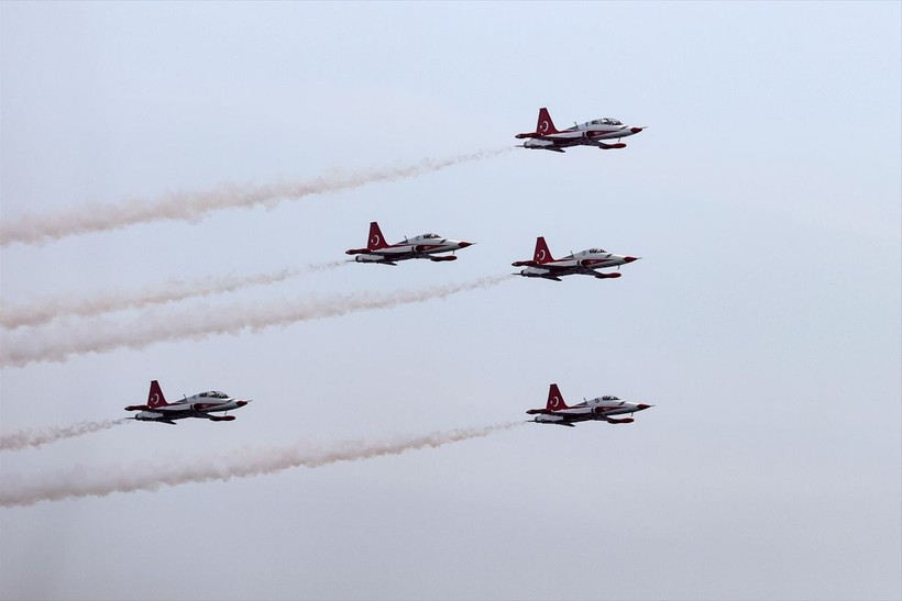 Türk yıldızları Ata'ya saygı için uçtu - Resim: 16