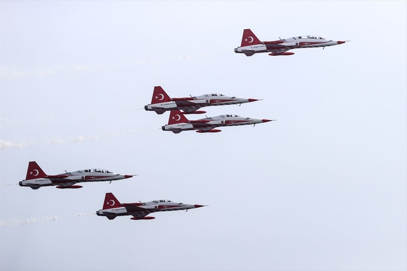 Türk yıldızları Ata'ya saygı için uçtu - Resim: 17
