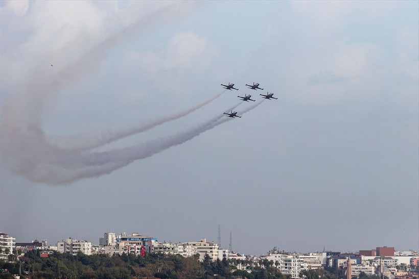 Türk yıldızları Ata'ya saygı için uçtu - Resim: 18