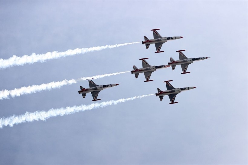 Türk yıldızları Ata'ya saygı için uçtu - Resim: 20