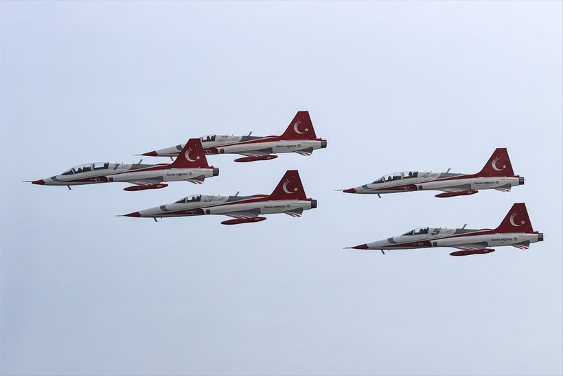 Türk yıldızları Ata'ya saygı için uçtu - Resim: 23