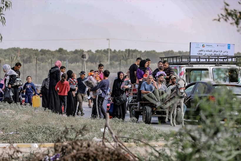 İsrail'in zorla göç ettirdiği Gazzelilerin çile yolundaki görüntüleri... - Resim: 12