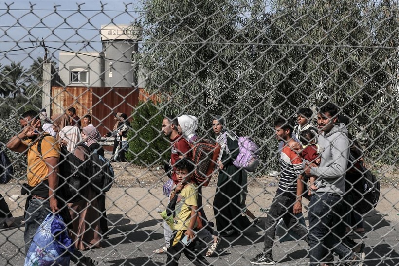 İsrail'in zorla göç ettirdiği Gazzelilerin çile yolundaki görüntüleri... - Resim: 17