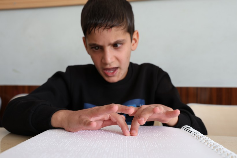 Öğretmeninin fedakarlılığıyla görme engelli öğrenci Kırk Hadis Yarışmasında birinci oldu! - Resim : 1