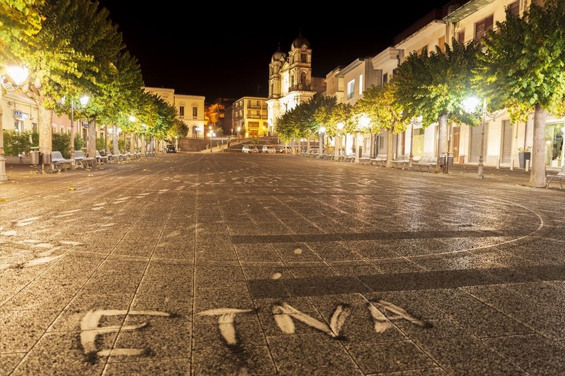 İtalya'da Etna Yanardağı yeniden faaliyete geçti! Gece boyunca lav püskürttü - Resim: 3