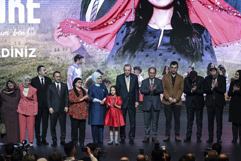 Cumhurbaşkanı Recep Tayyip Erdoğan 'Aybüke' filminin galasına katıldı! Bağlaması Cumhurbaşkanı Erdoğan'a emanet - Resim: 17