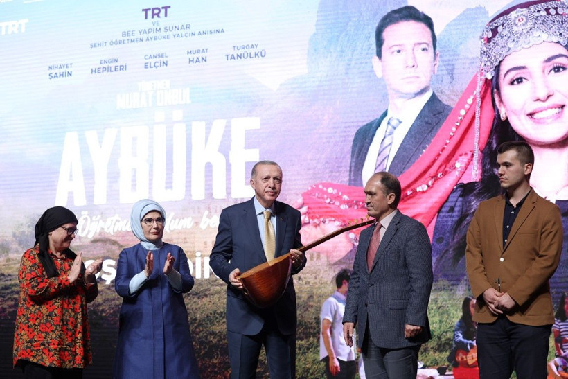 Cumhurbaşkanı Recep Tayyip Erdoğan 'Aybüke' filminin galasına katıldı! Bağlaması Cumhurbaşkanı Erdoğan'a emanet - Resim: 20