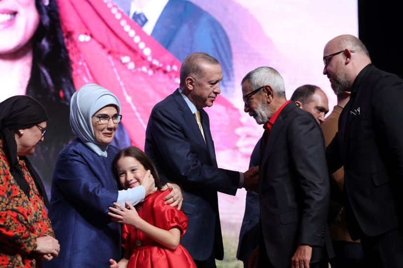 Cumhurbaşkanı Recep Tayyip Erdoğan 'Aybüke' filminin galasına katıldı! Bağlaması Cumhurbaşkanı Erdoğan'a emanet - Resim: 23