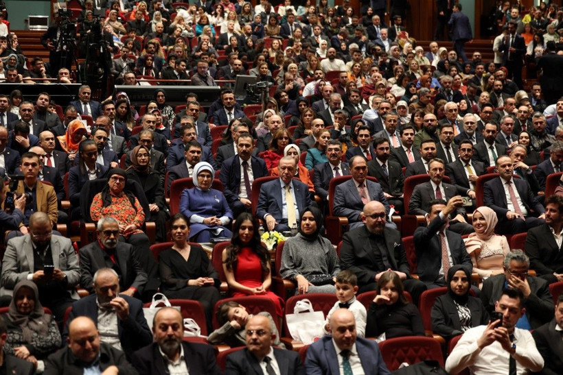 Cumhurbaşkanı Recep Tayyip Erdoğan 'Aybüke' filminin galasına katıldı! Bağlaması Cumhurbaşkanı Erdoğan'a emanet - Resim: 24