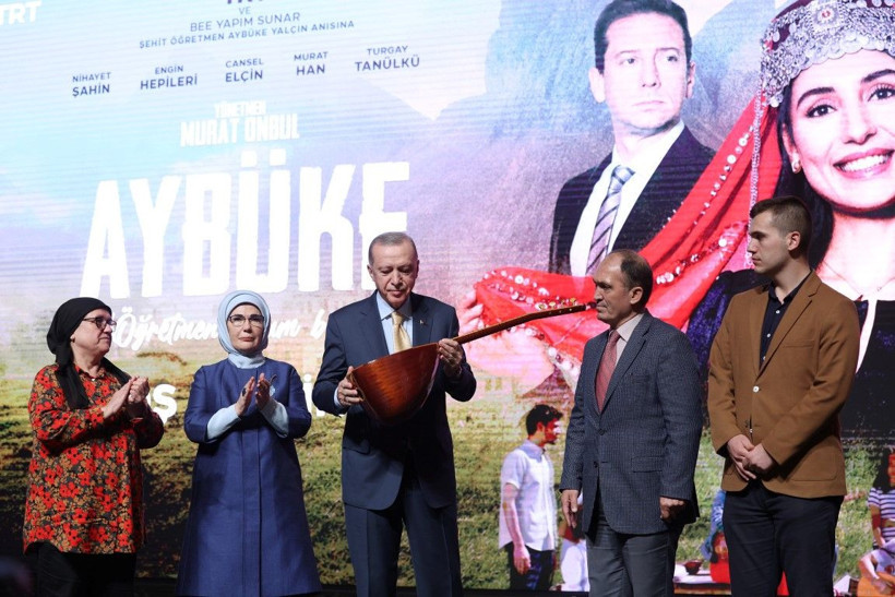Cumhurbaşkanı Recep Tayyip Erdoğan 'Aybüke' filminin galasına katıldı! Bağlaması Cumhurbaşkanı Erdoğan'a emanet - Resim: 29