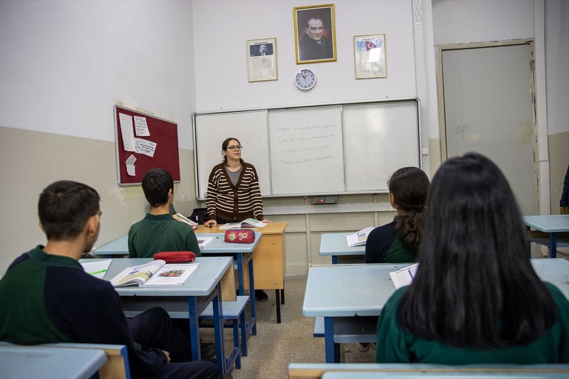 Yıllarca İŞKUR'lu olarak temizlik yaptığı okullara şimdi öğretmen olarak döndü! Elif Ağaç'ın KPSS azmi gururla sonuçlandı - Resim: 10