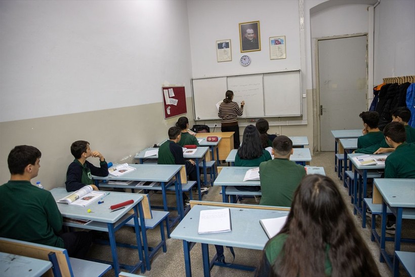 Yıllarca İŞKUR'lu olarak temizlik yaptığı okullara şimdi öğretmen olarak döndü! Elif Ağaç'ın KPSS azmi gururla sonuçlandı - Resim: 11
