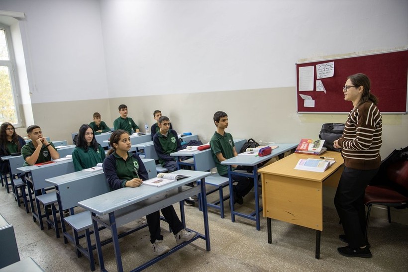 Yıllarca İŞKUR'lu olarak temizlik yaptığı okullara şimdi öğretmen olarak döndü! Elif Ağaç'ın KPSS azmi gururla sonuçlandı - Resim: 12