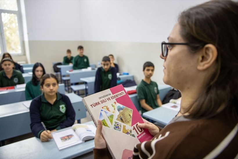 Yıllarca İŞKUR'lu olarak temizlik yaptığı okullara şimdi öğretmen olarak döndü! Elif Ağaç'ın KPSS azmi gururla sonuçlandı - Resim: 3
