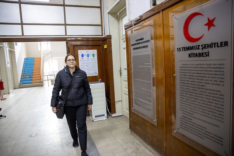 Yıllarca İŞKUR'lu olarak temizlik yaptığı okullara şimdi öğretmen olarak döndü! Elif Ağaç'ın KPSS azmi gururla sonuçlandı - Resim: 6