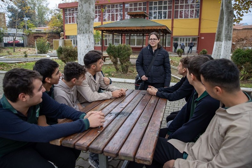 Yıllarca İŞKUR'lu olarak temizlik yaptığı okullara şimdi öğretmen olarak döndü! Elif Ağaç'ın KPSS azmi gururla sonuçlandı - Resim: 8