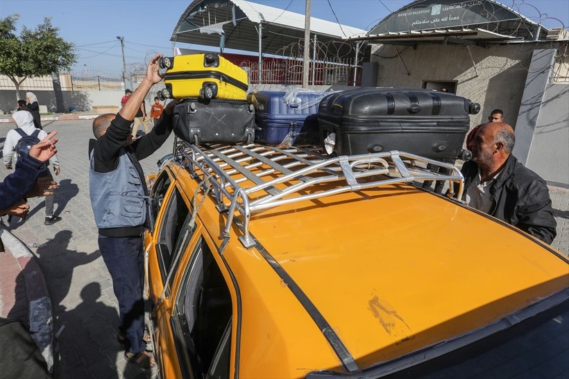 Filistinliler Gazze'ye Refah Sınır Kapısı'ndan girmeye başladı - Resim: 11