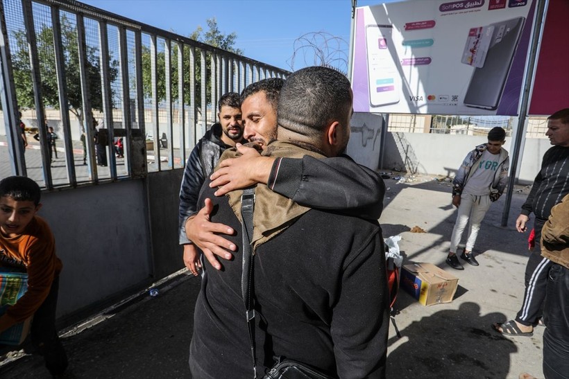 Filistinliler Gazze'ye Refah Sınır Kapısı'ndan girmeye başladı - Resim: 14