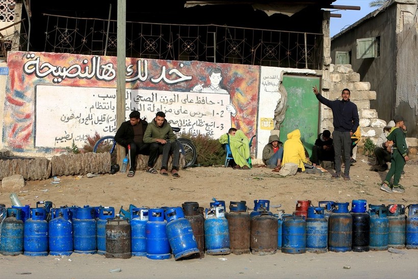 İsrail-Hamas ateşkesinden sonra Gazze'de tüp kuyruğu - Resim: 6